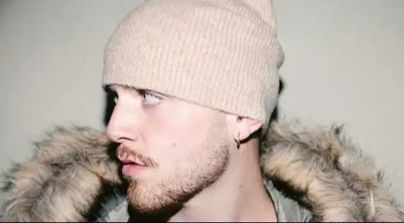 Ouça a nova música, "nothing on u", com letra e tradução!