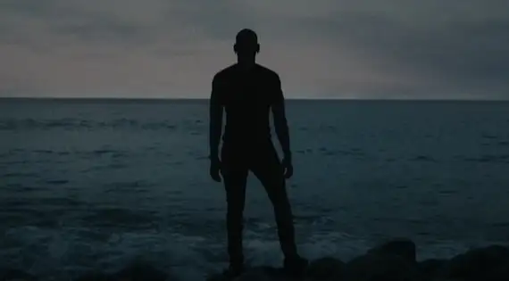 Veja o clipe da nova música, "Before The Rain Dried", com a letra e a tradução!