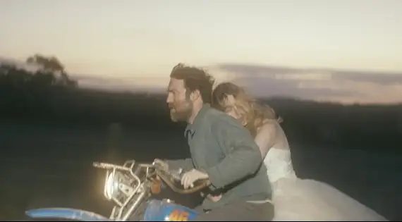 Veja o clipe da nova música, "1000 Ways", com a letra e a tradução!