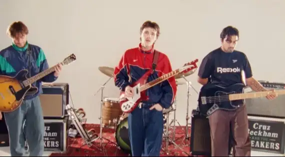 Assista ao clipe da nova música, "for your love", com a letra e a tradução!