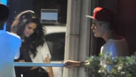 Justin Bieber e Selena Gomez aparecem juntos em estúdio