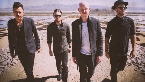 Veja a performance acústica de "Love Don't Die", do The Fray