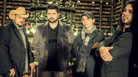 Rosa de Saron recebe Certificado de Platina com "Latitude Longitude"