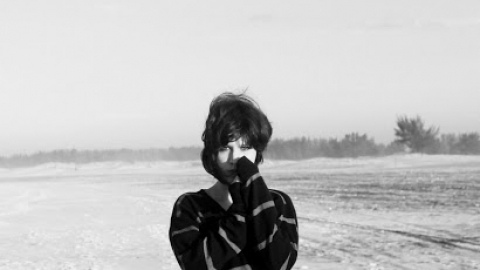 Aline Lessa (ex-líder da Tipo Uísque) lança vídeo ao vivo e faz show de lançamento de disco