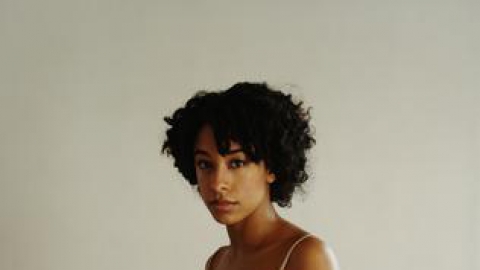Relembre o hit "Put Your Records On" de Corinne Bailey Rae que completa uma década