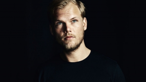 Escute o disco póstumo de Avicii, "Tim", com as letras!