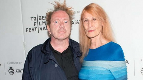 John Lydon, ex-vocalista dos Sex Pistols, revela estar cuidando da esposa com Mal de Alzheimer