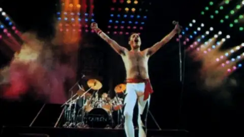 "Radio Gaga" e "Love Of My Life" do Queen finalmente ganham discos de ouro nos EUA