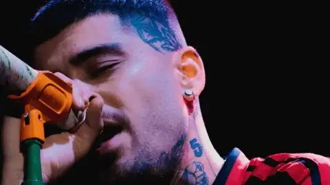 Zayn chama Brasil de "segunda casa" e se emociona com presentes dos fãs após show em SP