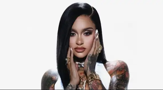 Ouça a nova música, "Out The Window", com letra e tradução!