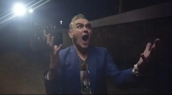 Escute a nova música, "Make-up Is A Lie", com letra e tradução!