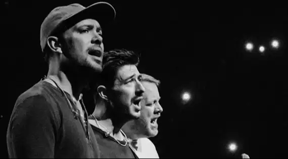 Escute a nova música, "The Banjo Song", com letra e tradução!