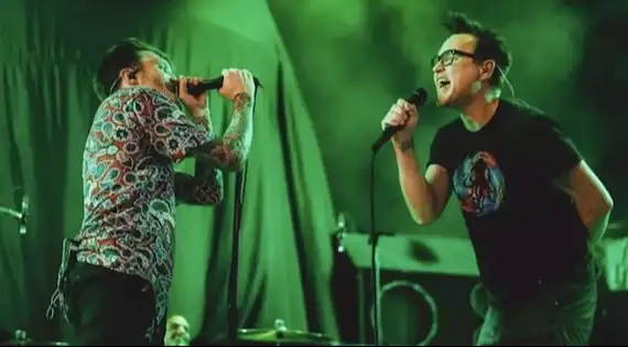 Ouça a música de Natal, "December (Again)", com letra e traudção!