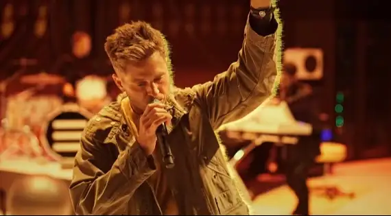 Veja o novo clipe da banda, "Give Me Something", com a letra e a tradução!