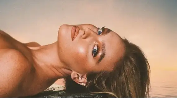 Escute a nova música, "Cute Agression", com letra e tradução!