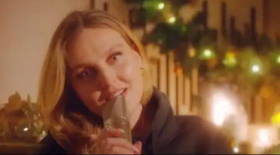 Ouça a nova música de Natal, "Christmas Magic", com letra e tradução!