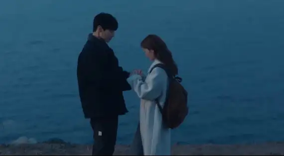 Assista ao novo clipe, "Blue", com a letra e a tradução!