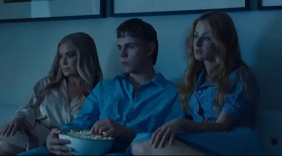 Veja o novo clipe, "SHE DON
